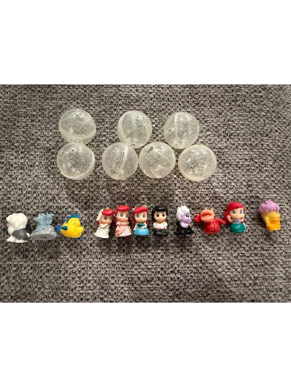Squinkies Ariel Set of 11 figures with 7 balls.